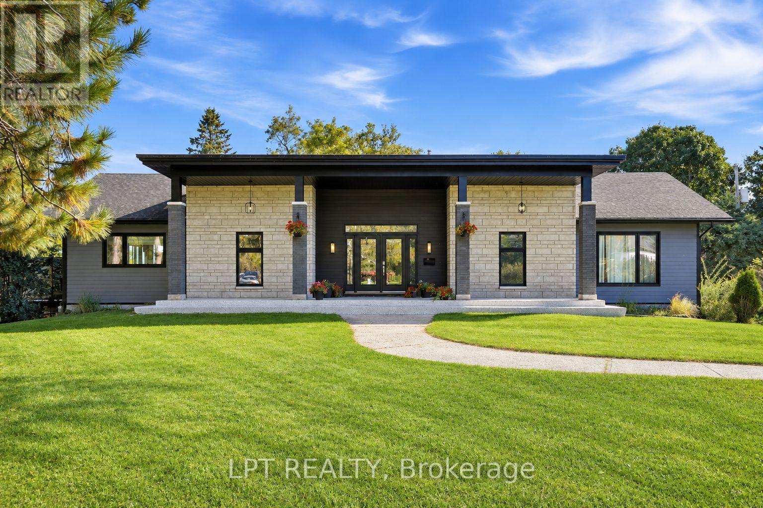 31 CARILLON CRESCENT