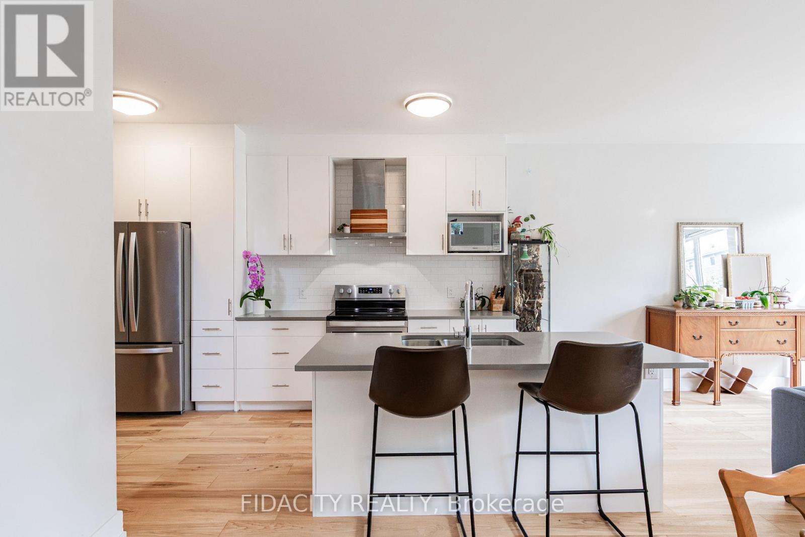 1402 Mayview Avenue Property Photo 4