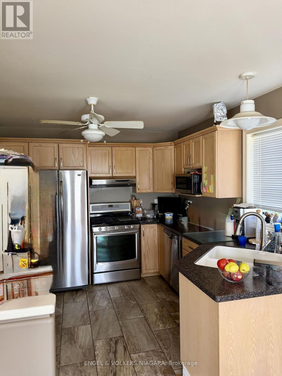 7714 Cortina Crescent Property Photo 3