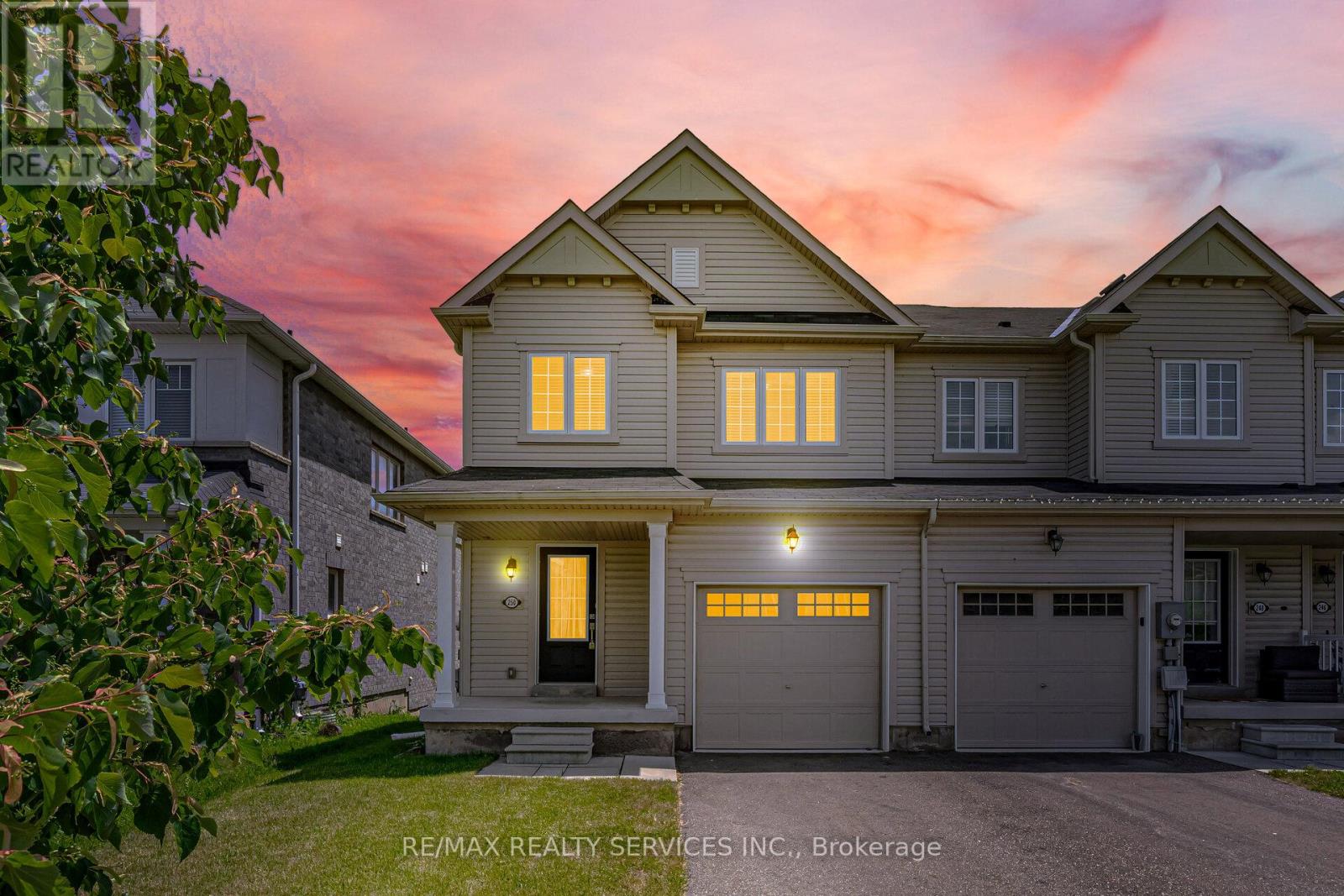 250 Esther Crescent Property Photo 1