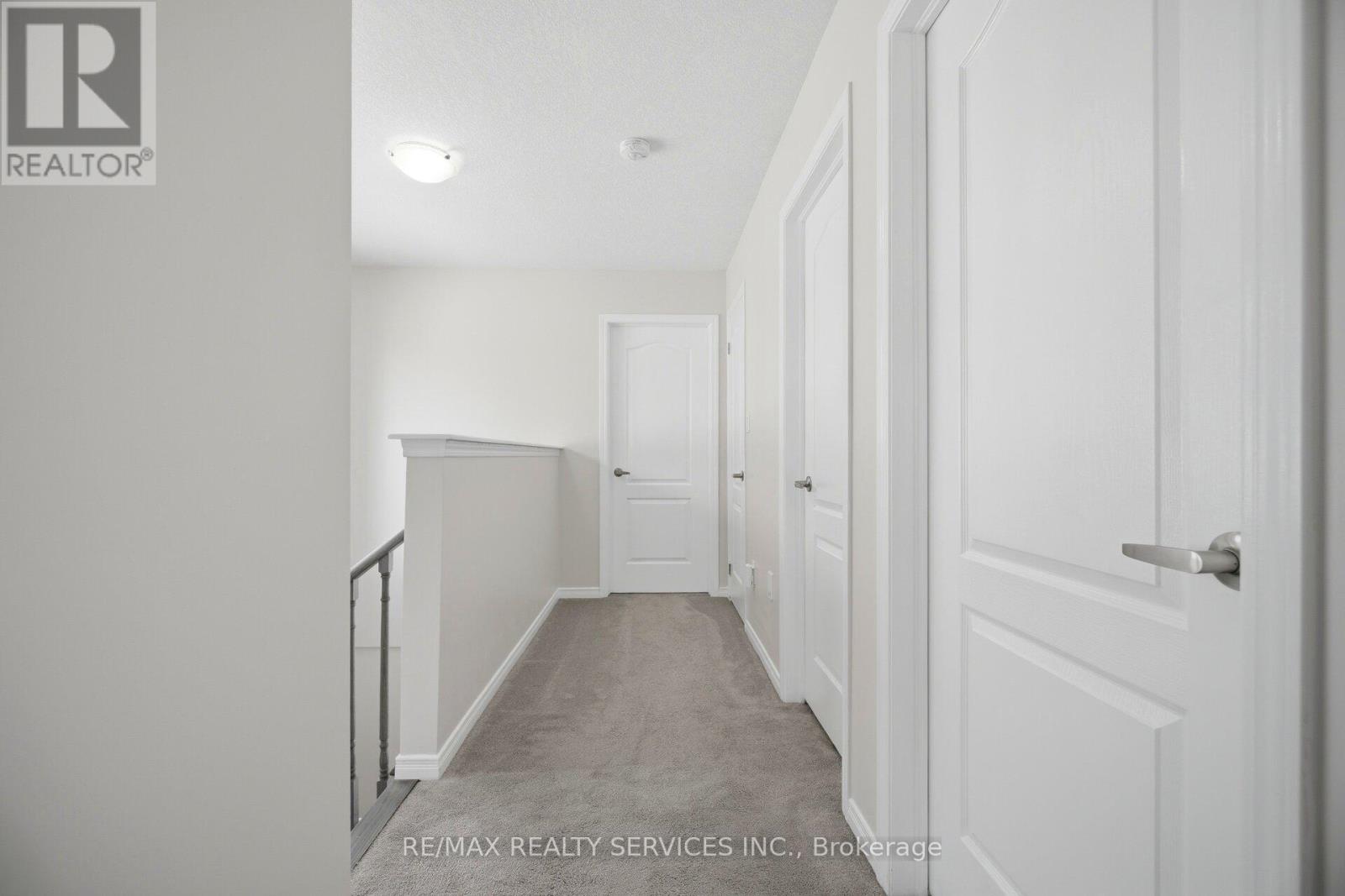 250 Esther Crescent Property Photo 23