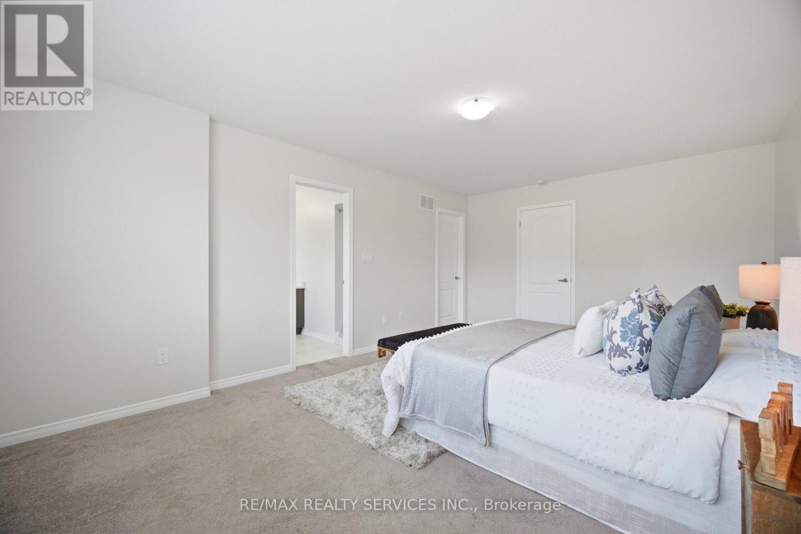 250 Esther Crescent Property Photo 26