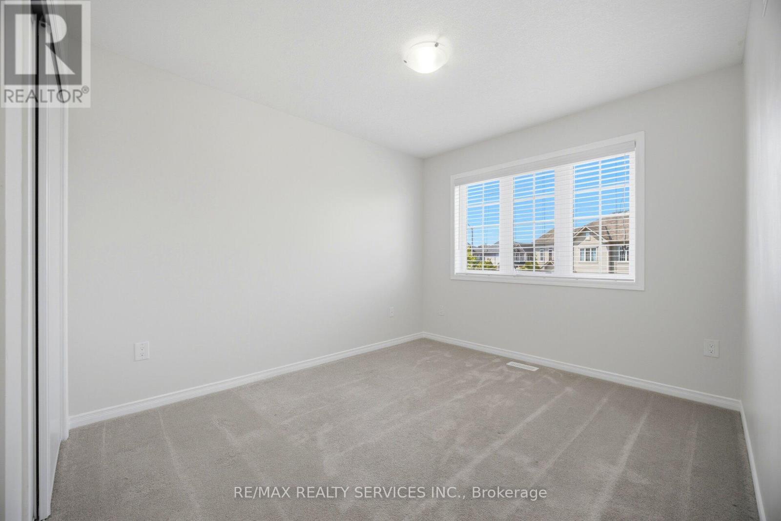 250 Esther Crescent Property Photo 31