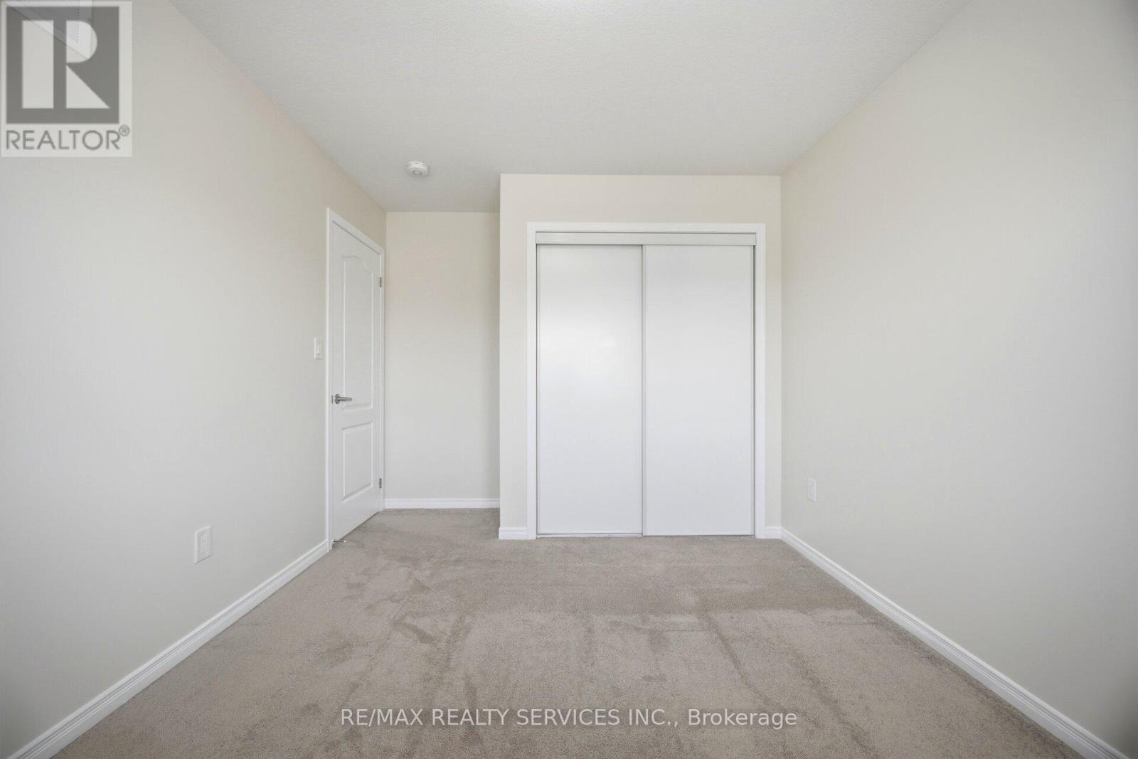 250 Esther Crescent Property Photo 32
