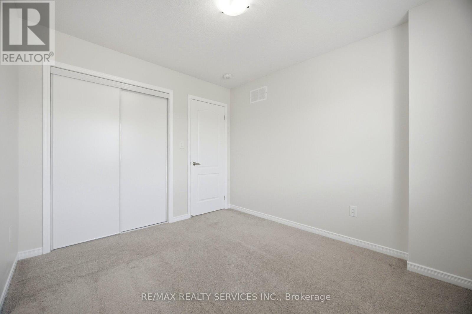 250 Esther Crescent Property Photo 34