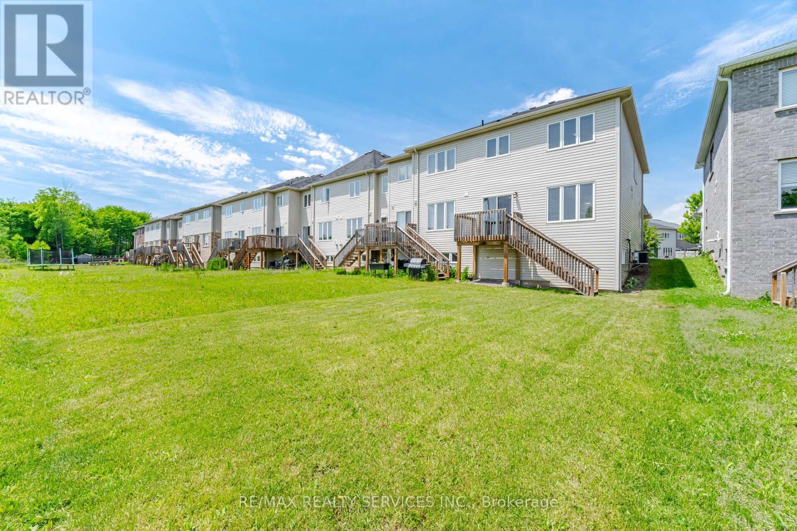 250 Esther Crescent Property Photo 37