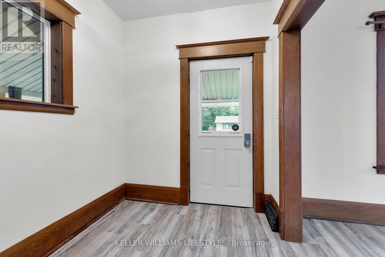 95 John Street E Property Photo 5