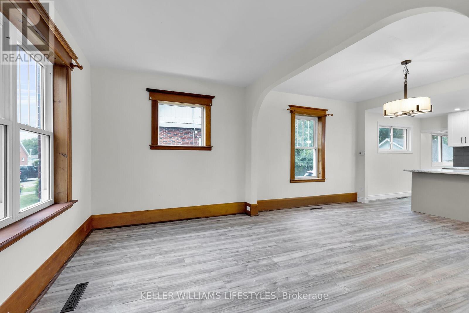 95 John Street E Property Photo 6
