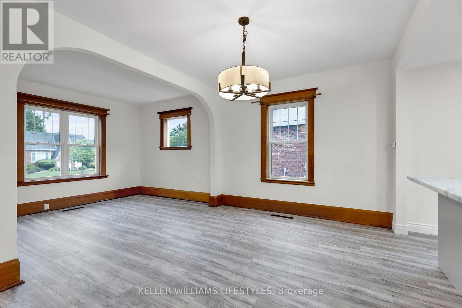 95 John Street E Property Photo 8