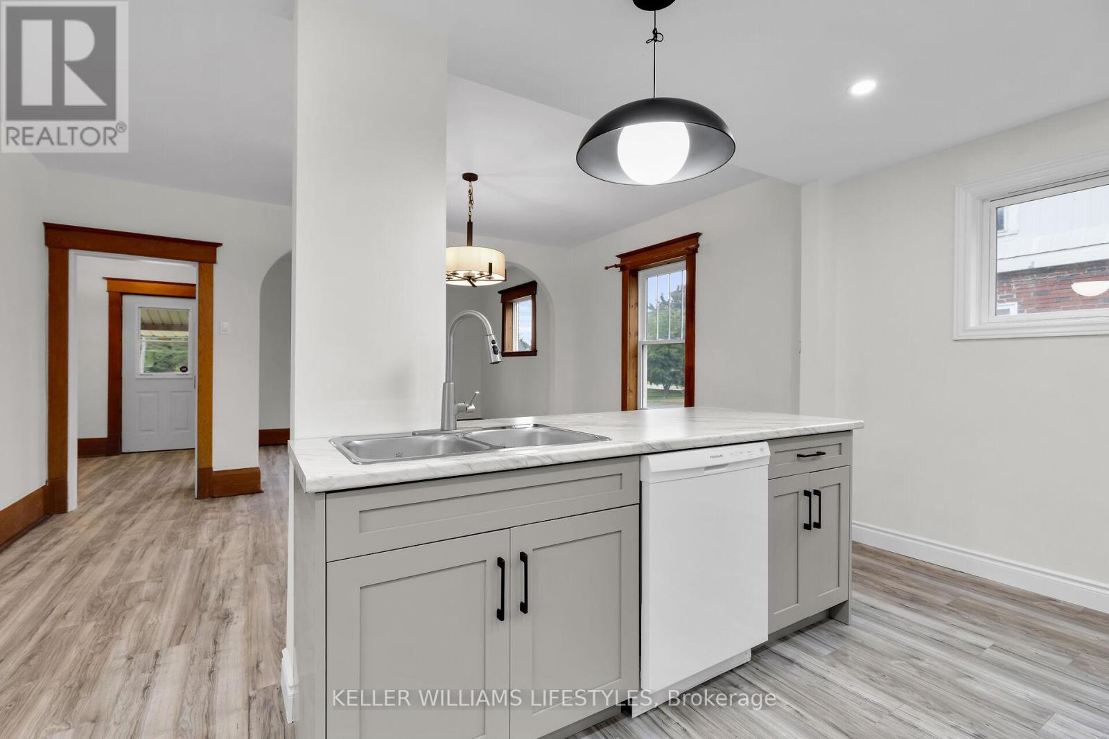 95 John Street E Property Photo 14