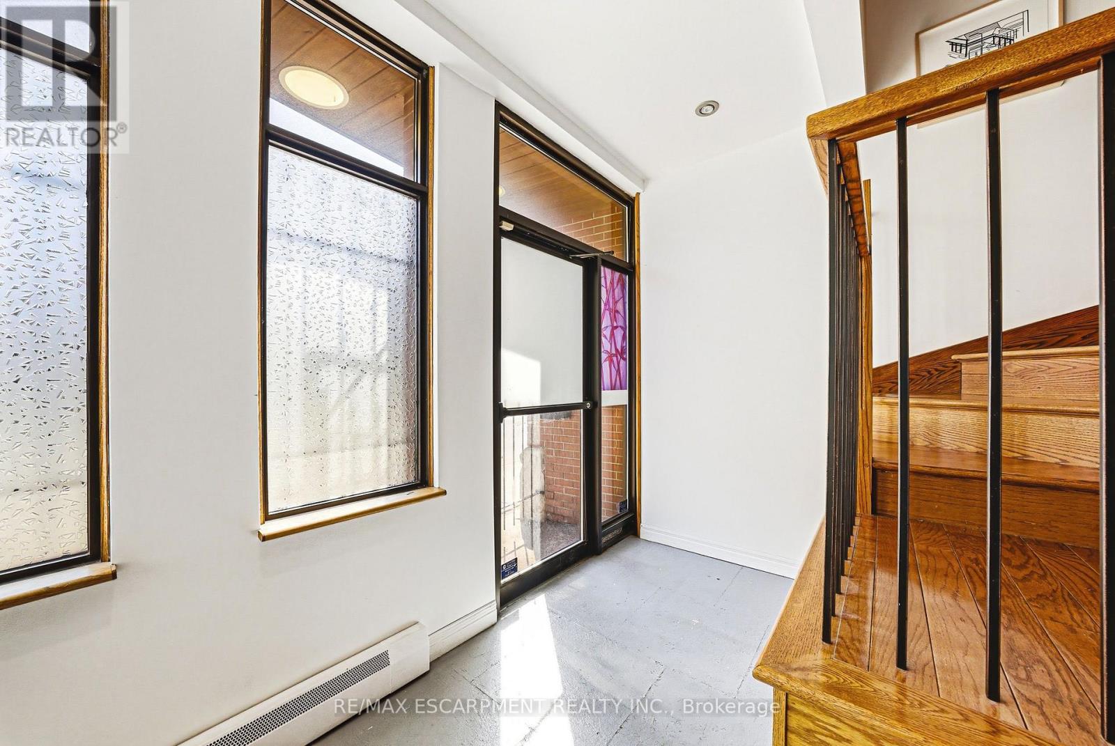 593-595 King Street Property Photo 3