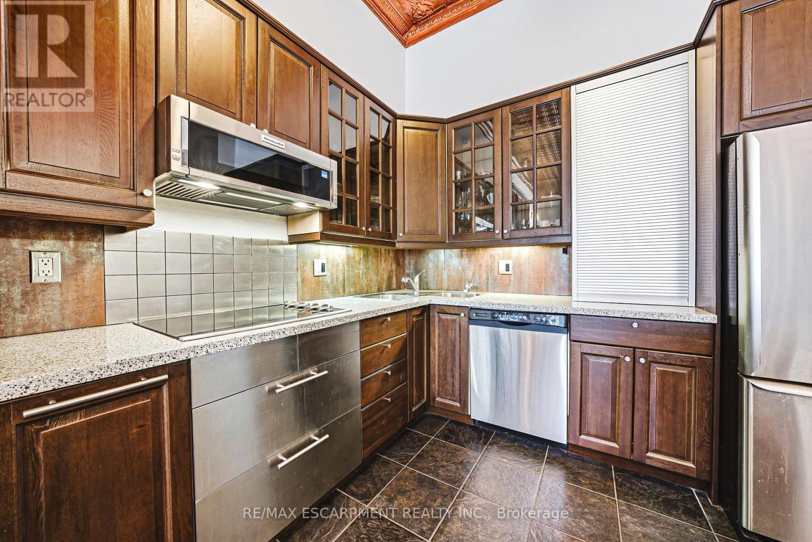 593-595 King Street Property Photo 12