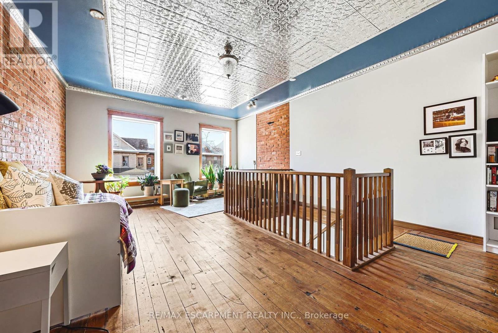 593-595 King Street Property Photo 18
