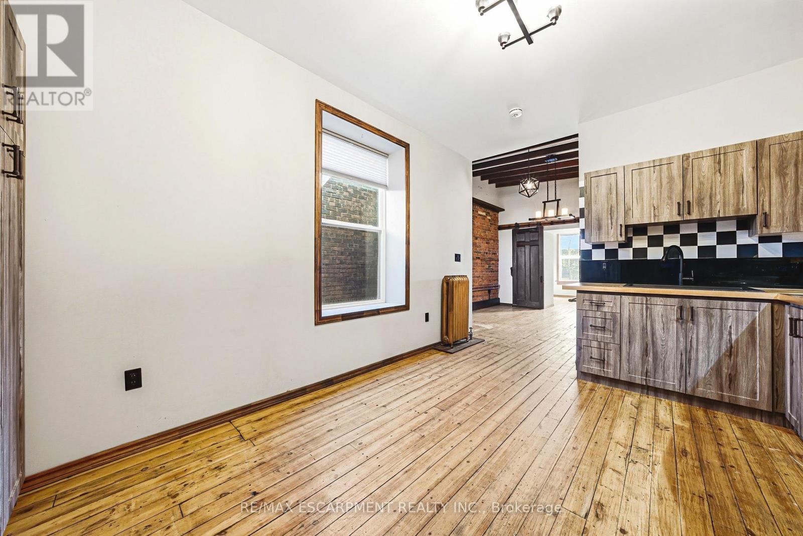 593-595 King Street Property Photo 33