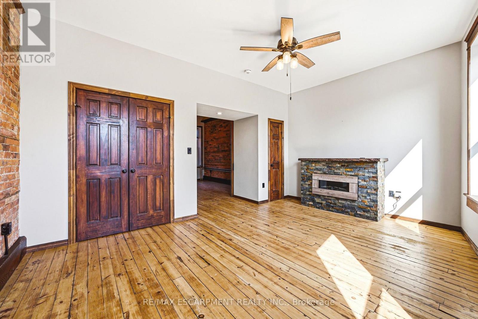 593-595 King Street Property Photo 37
