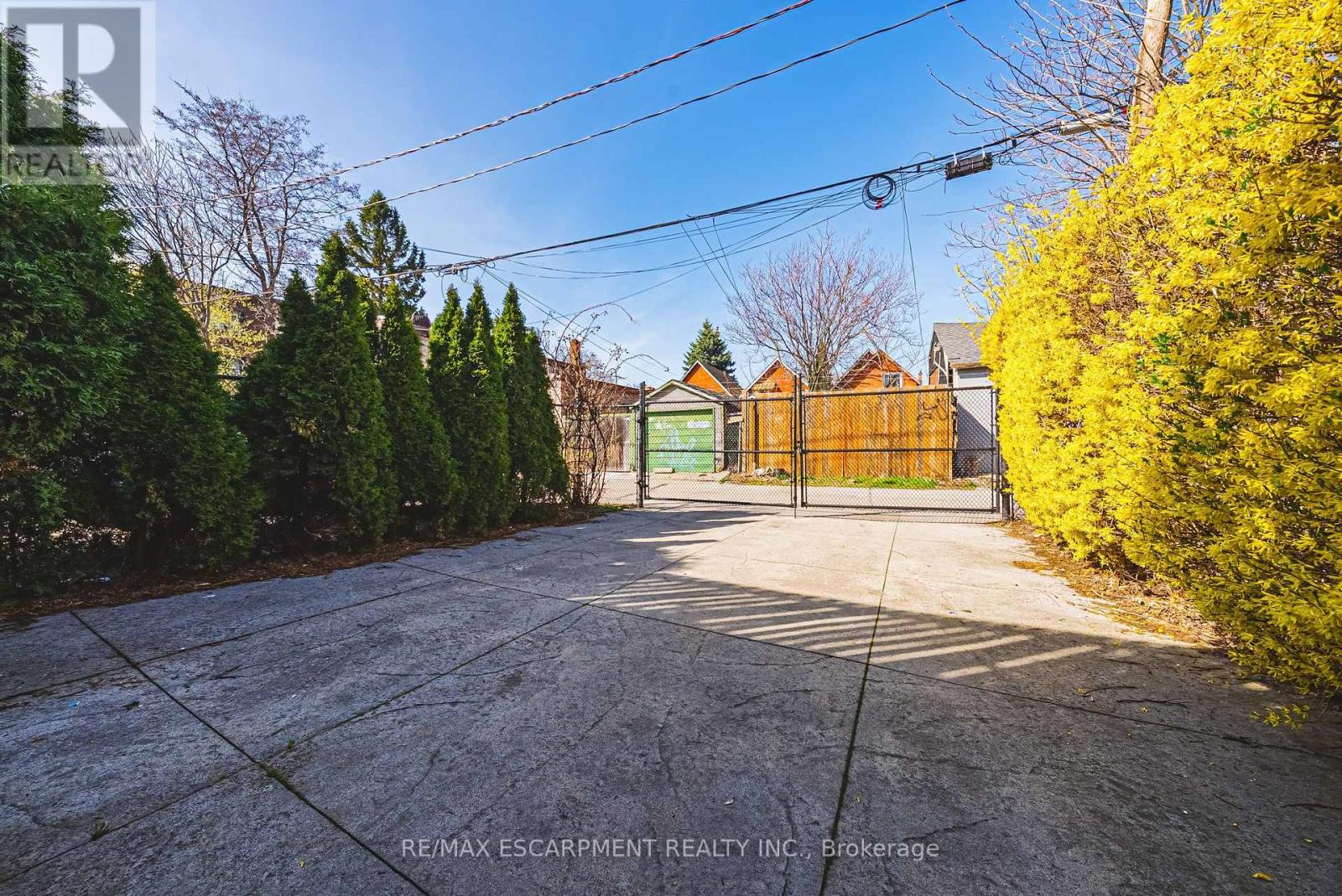 593-595 King Street Property Photo 44