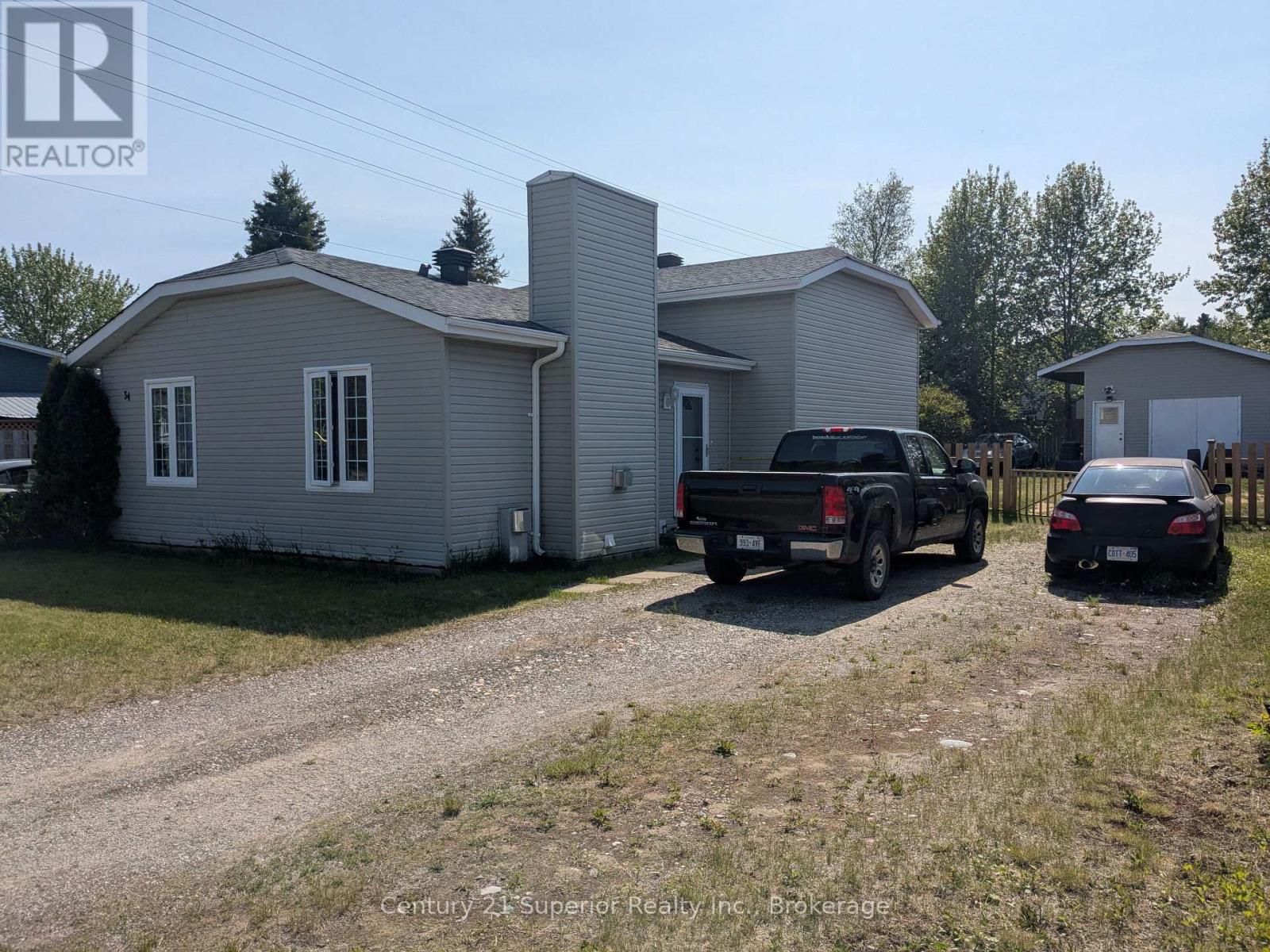 34 Hemlo Drive E Property Photo 2