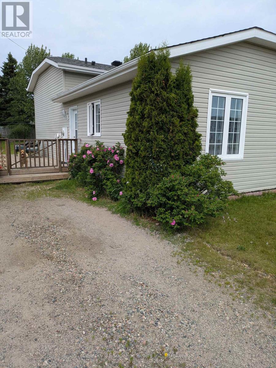 34 Hemlo Drive E Property Photo 3