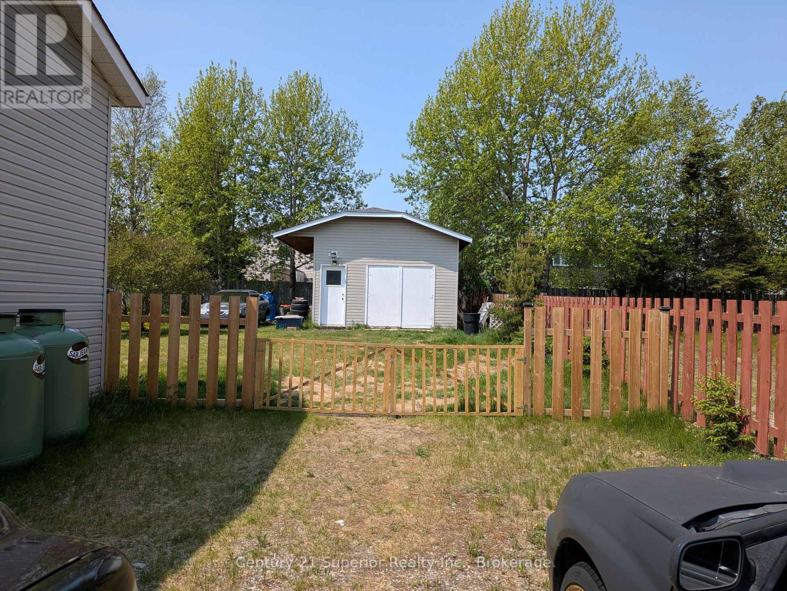 34 Hemlo Drive E Property Photo 34