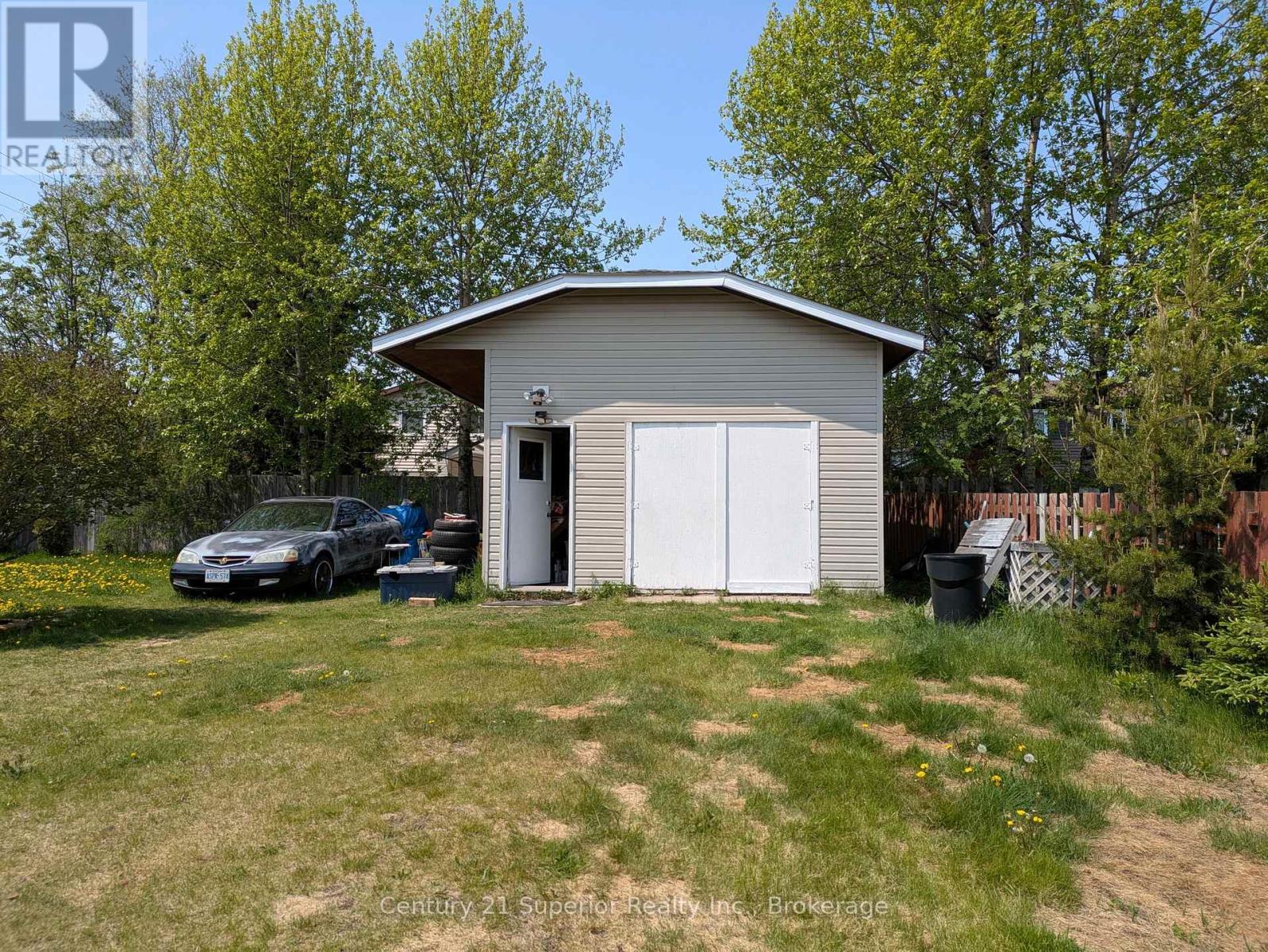 34 Hemlo Drive E Property Photo 35