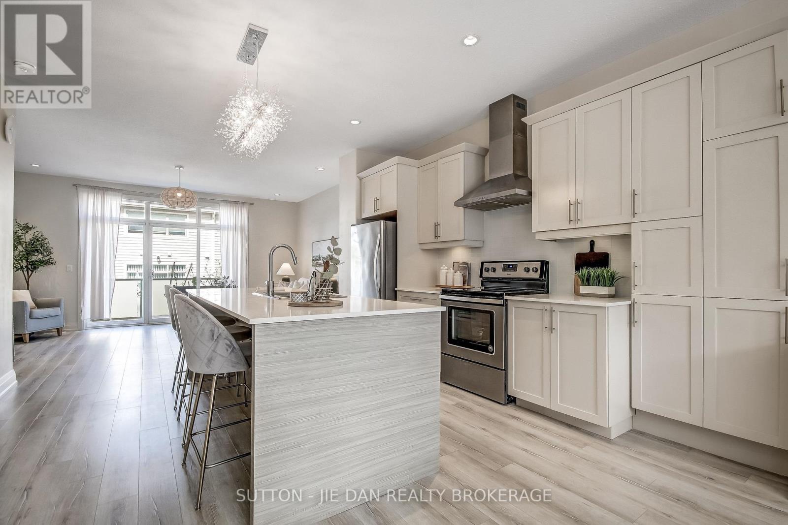 78 - 3025 Singleton Avenue Property Photo 4