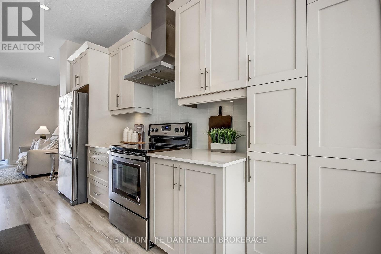 78 - 3025 Singleton Avenue Property Photo 6