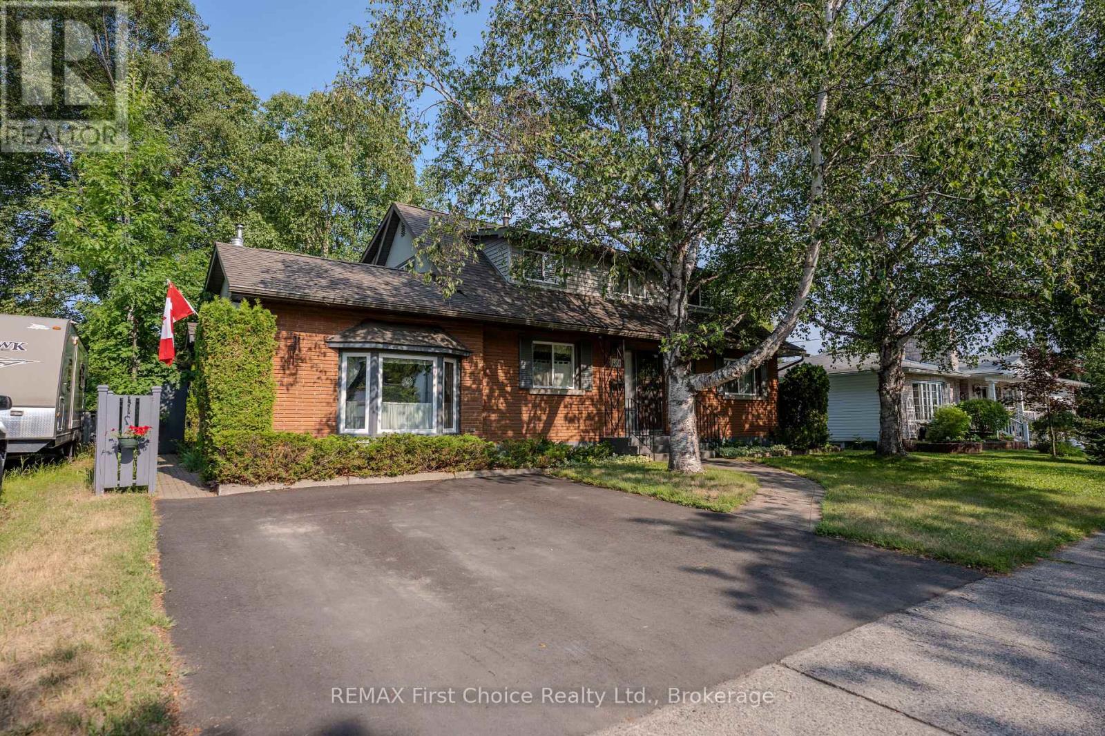 160 Whalen Street Property Photo 1