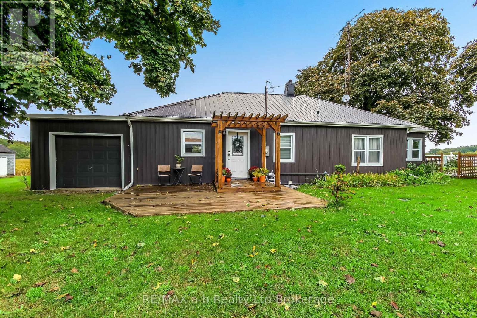 2237 Pinegrove Road Photo de la propriété 1