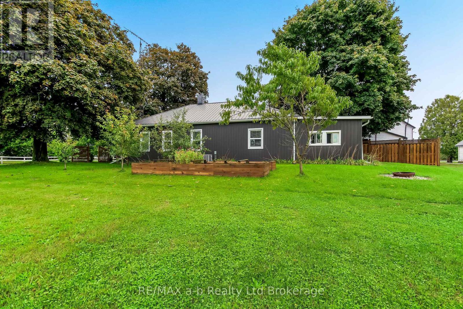 2237 Pinegrove Road Property Photo 3