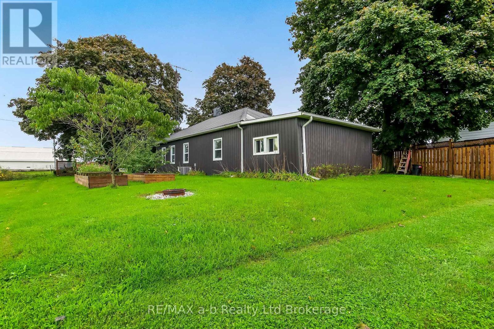 2237 Pinegrove Road Property Photo 4