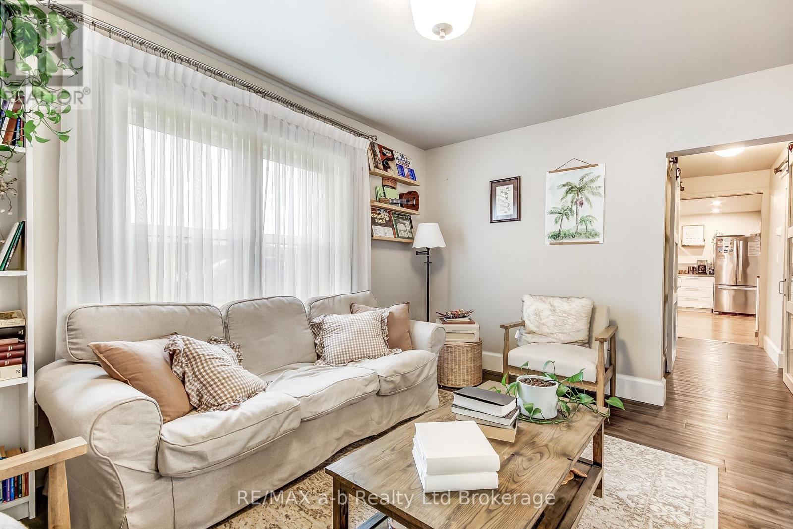 2237 Pinegrove Road Property Photo 7