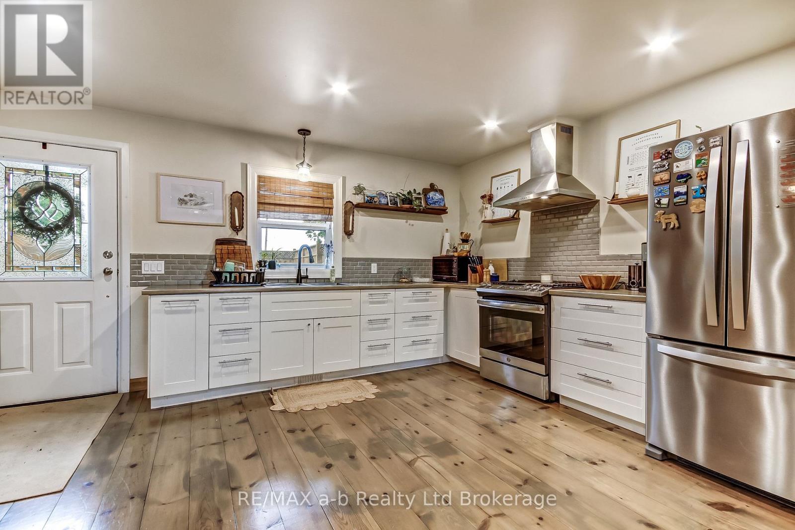 2237 Pinegrove Road Property Photo 10
