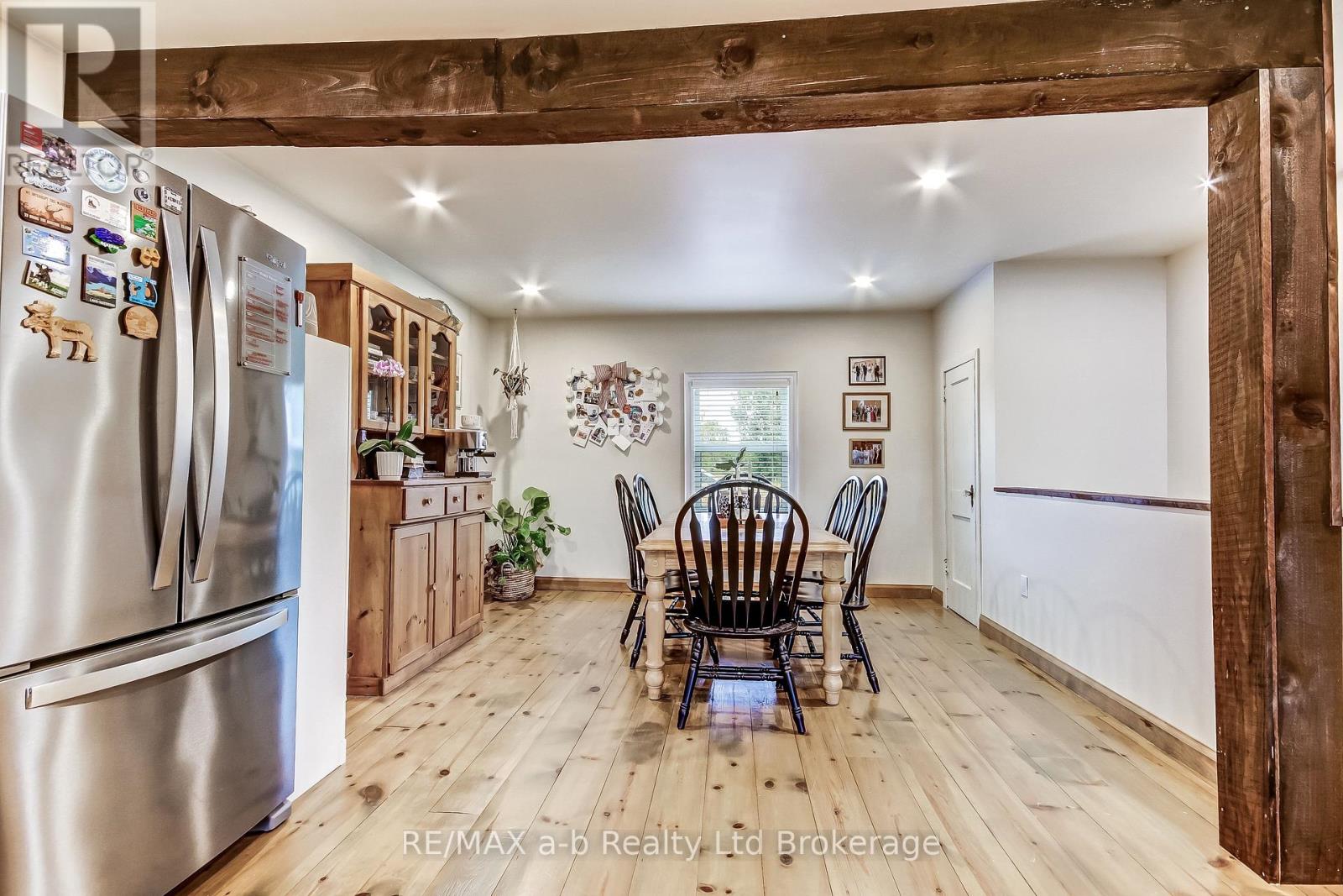 2237 Pinegrove Road Property Photo 11