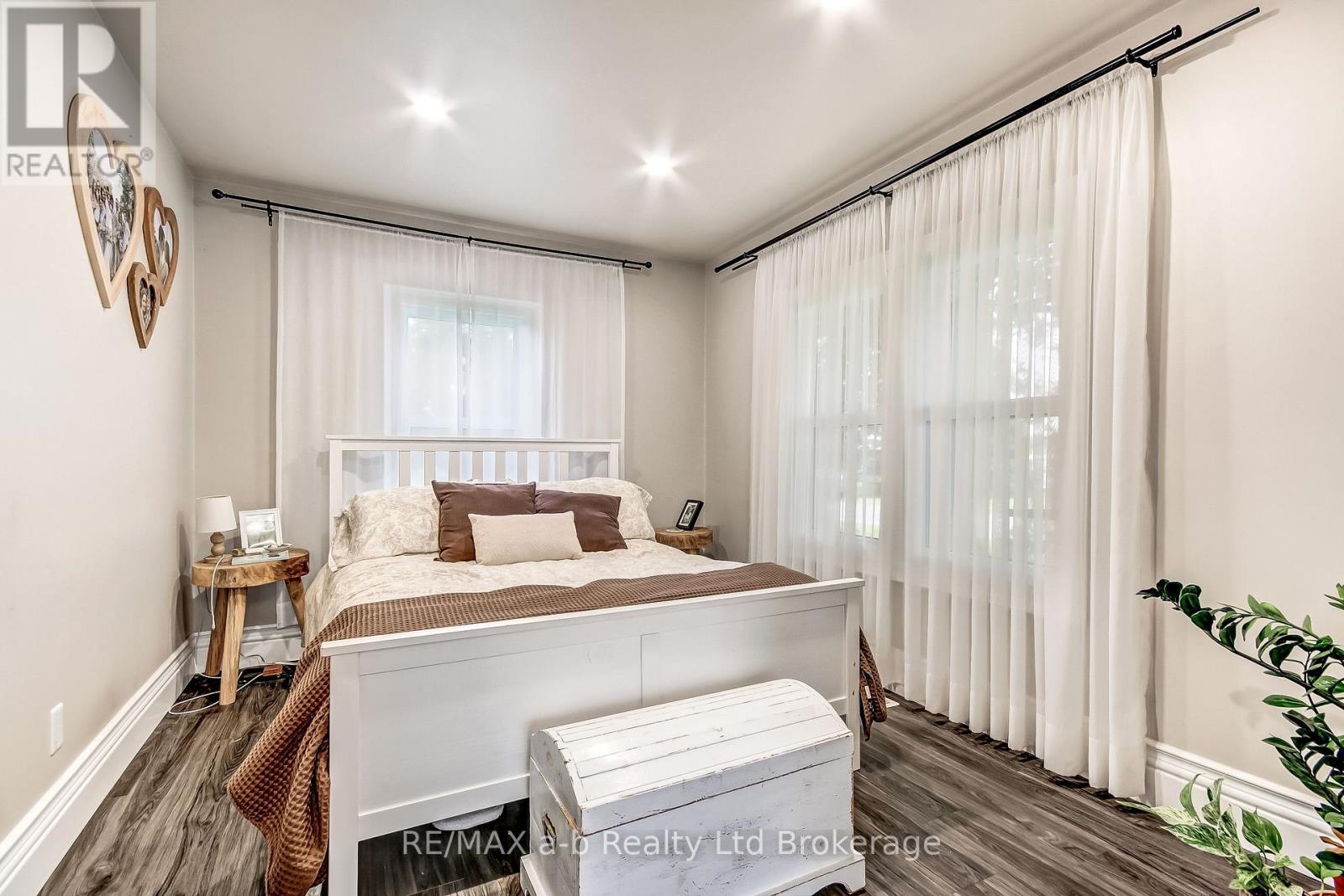 2237 Pinegrove Road Property Photo 12