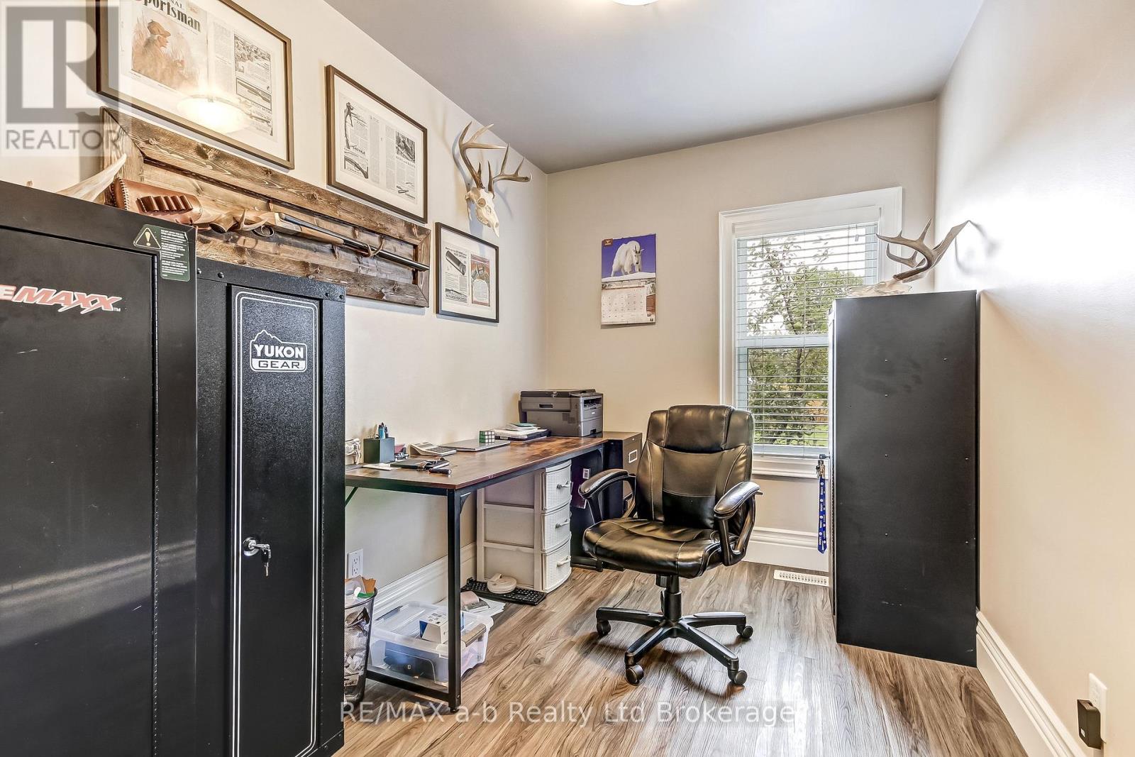 2237 Pinegrove Road Property Photo 13