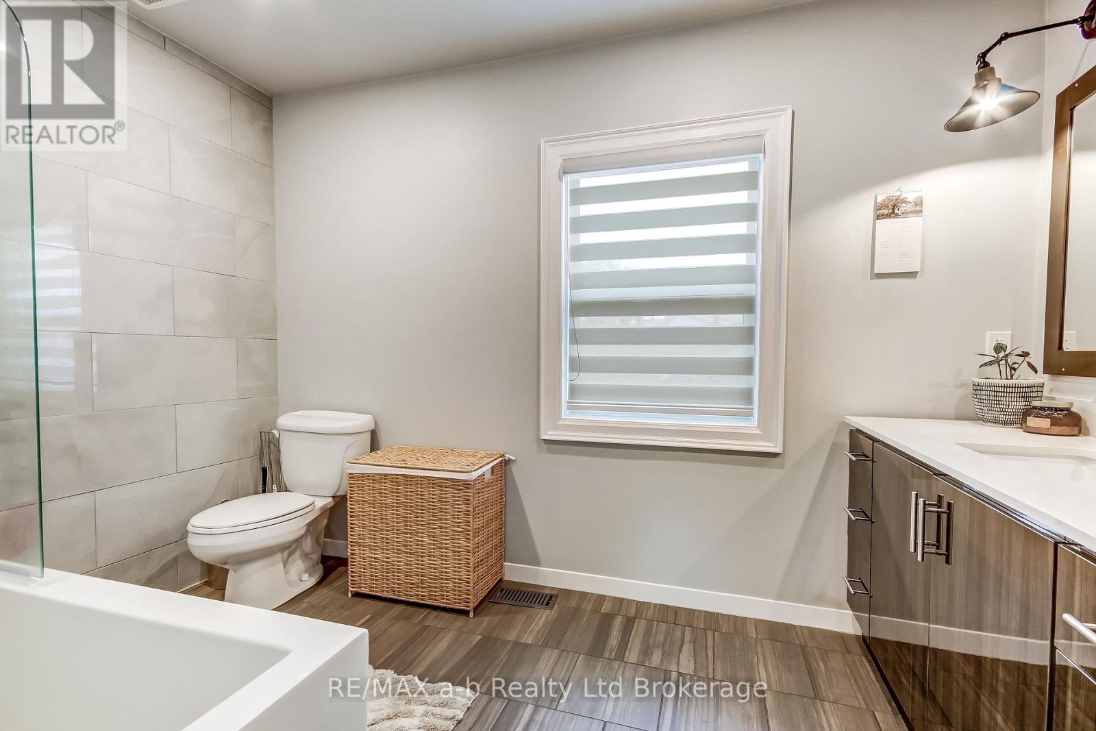 2237 Pinegrove Road Property Photo 14