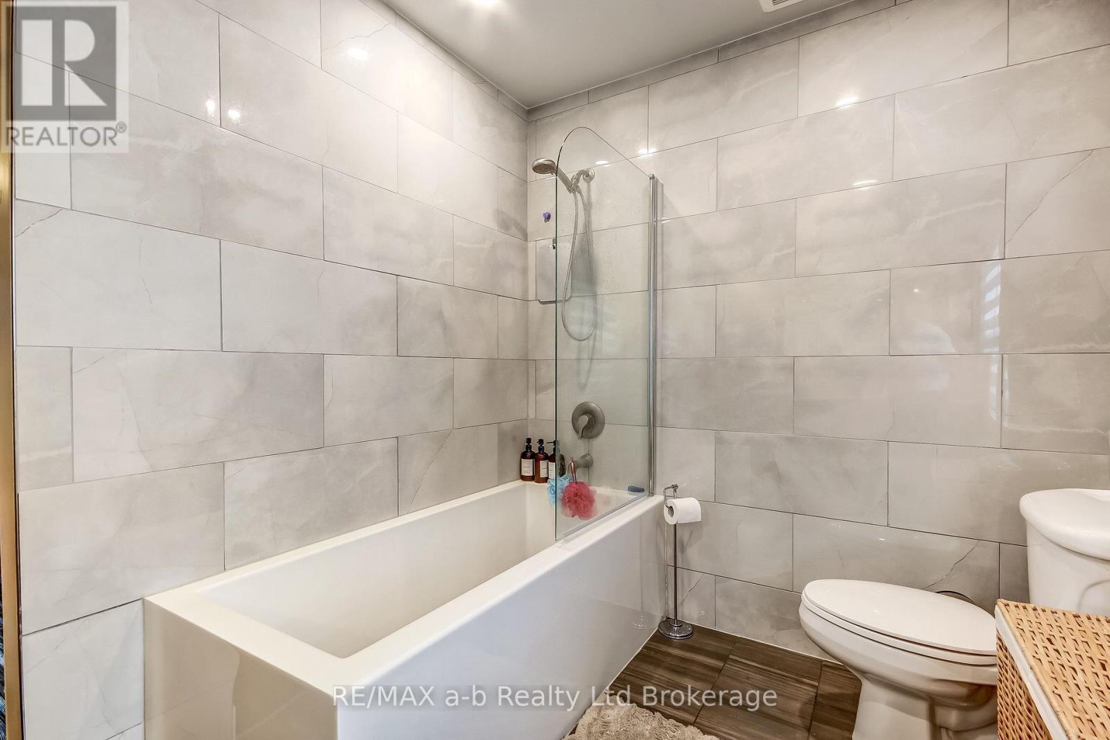 2237 Pinegrove Road Property Photo 15
