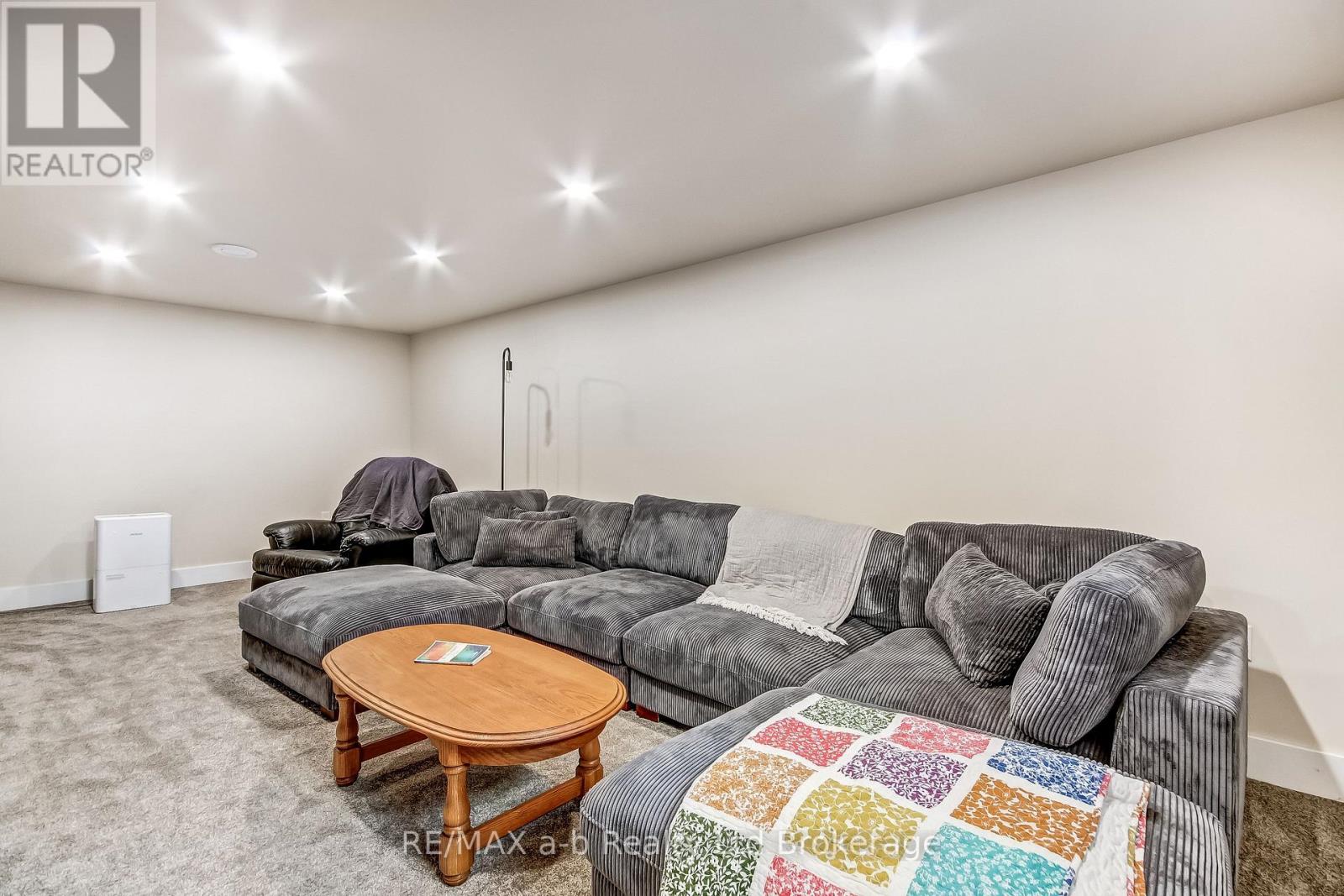 2237 Pinegrove Road Property Photo 17