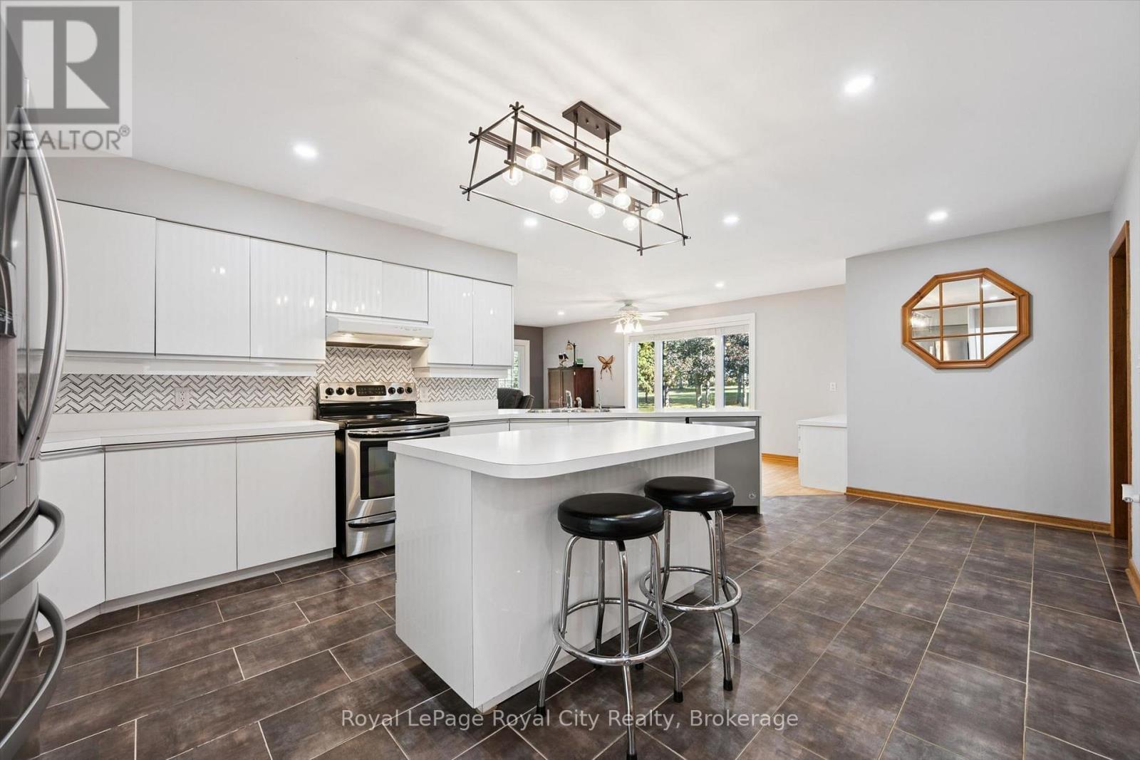 152043 12th Line Property Photo 13