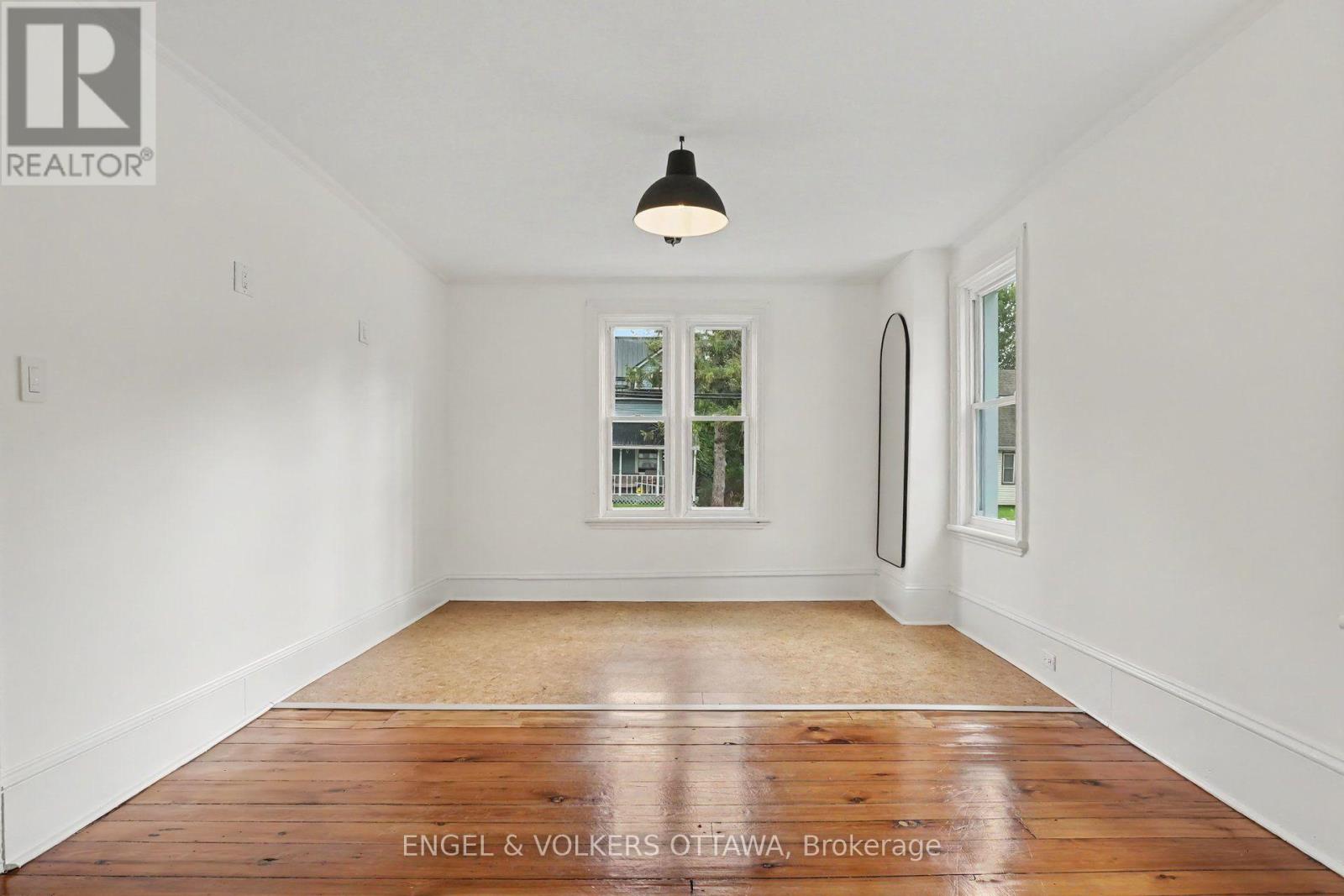 8169 Victoria Street Property Photo 5