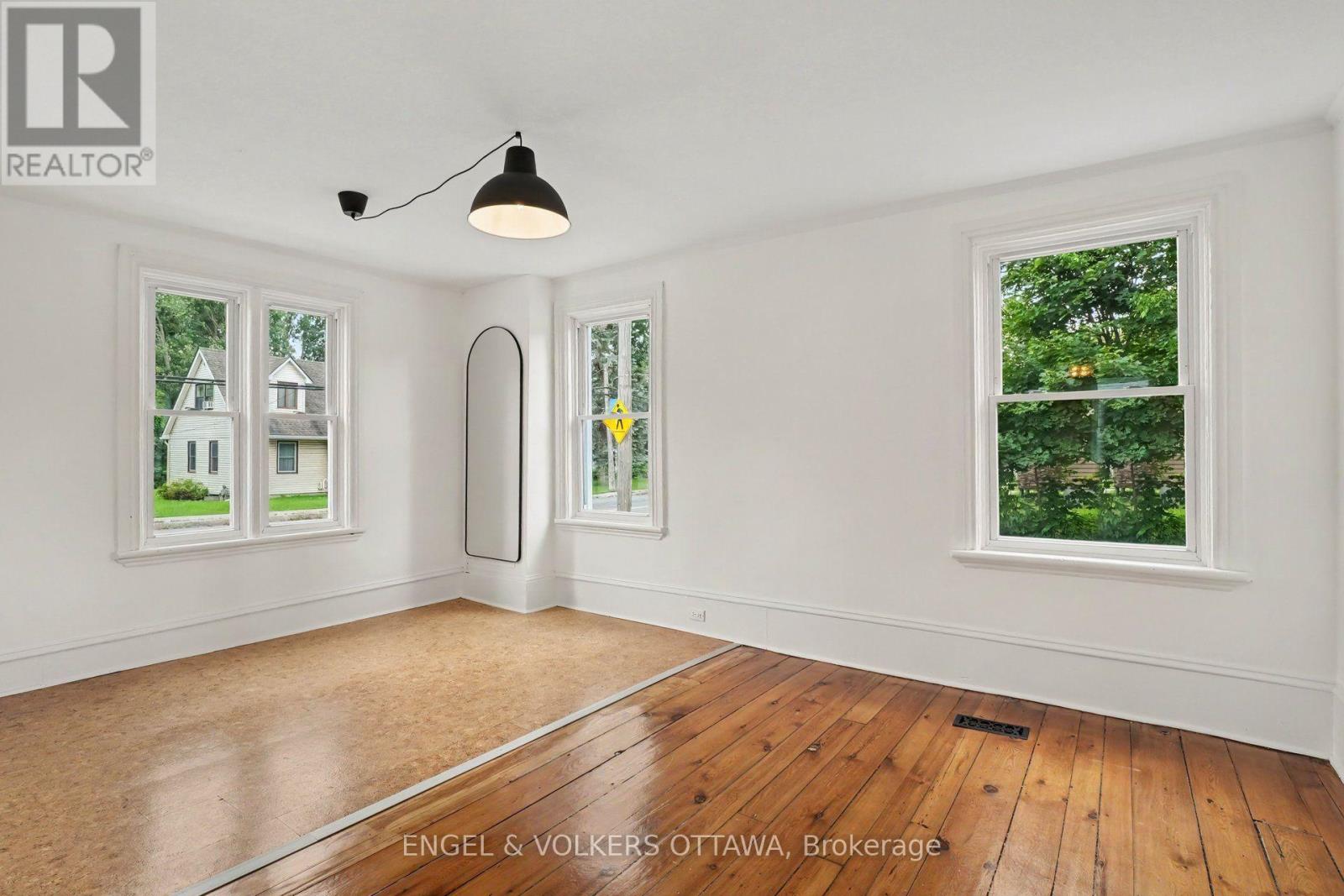 8169 Victoria Street Property Photo 6