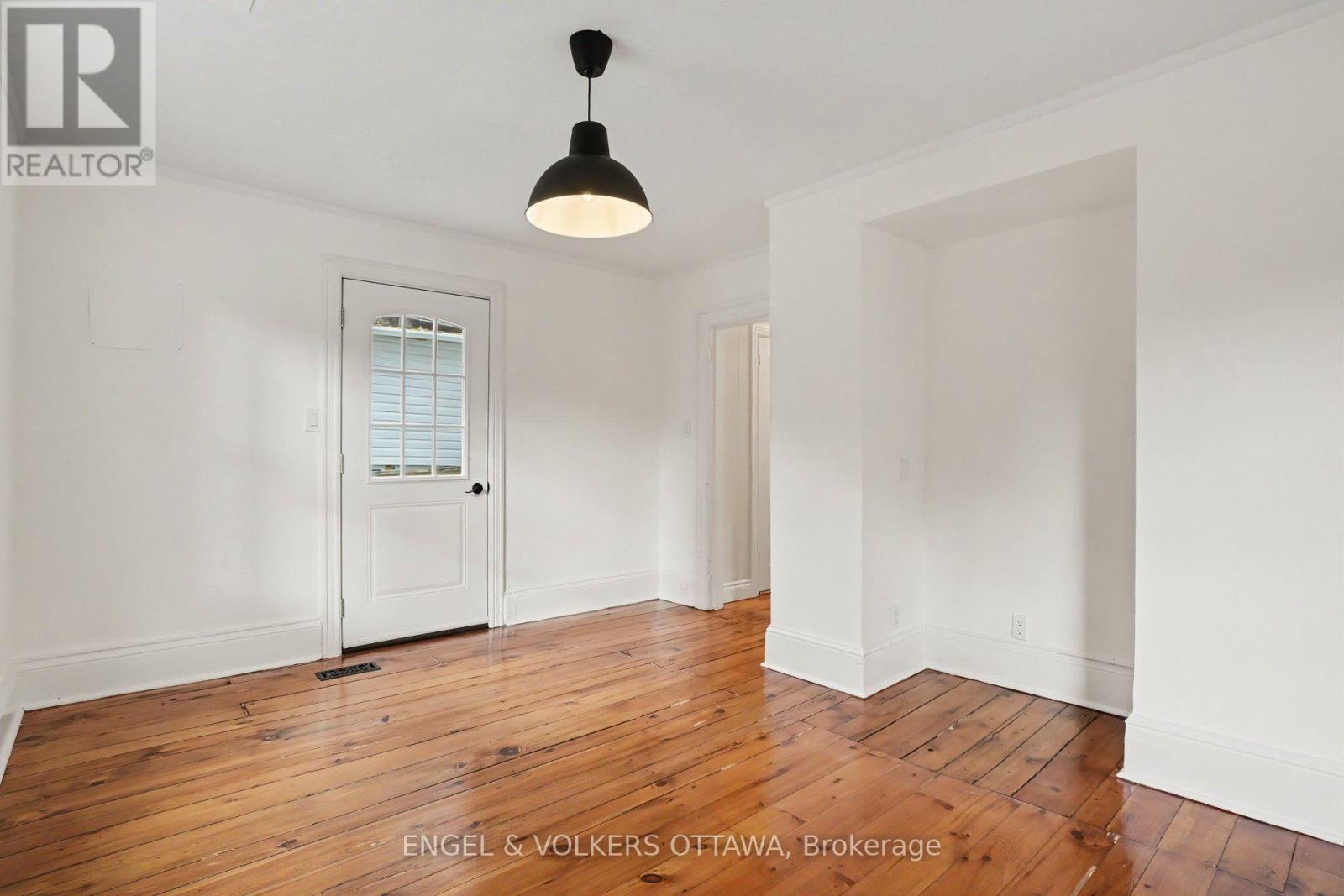 8169 Victoria Street Property Photo 8