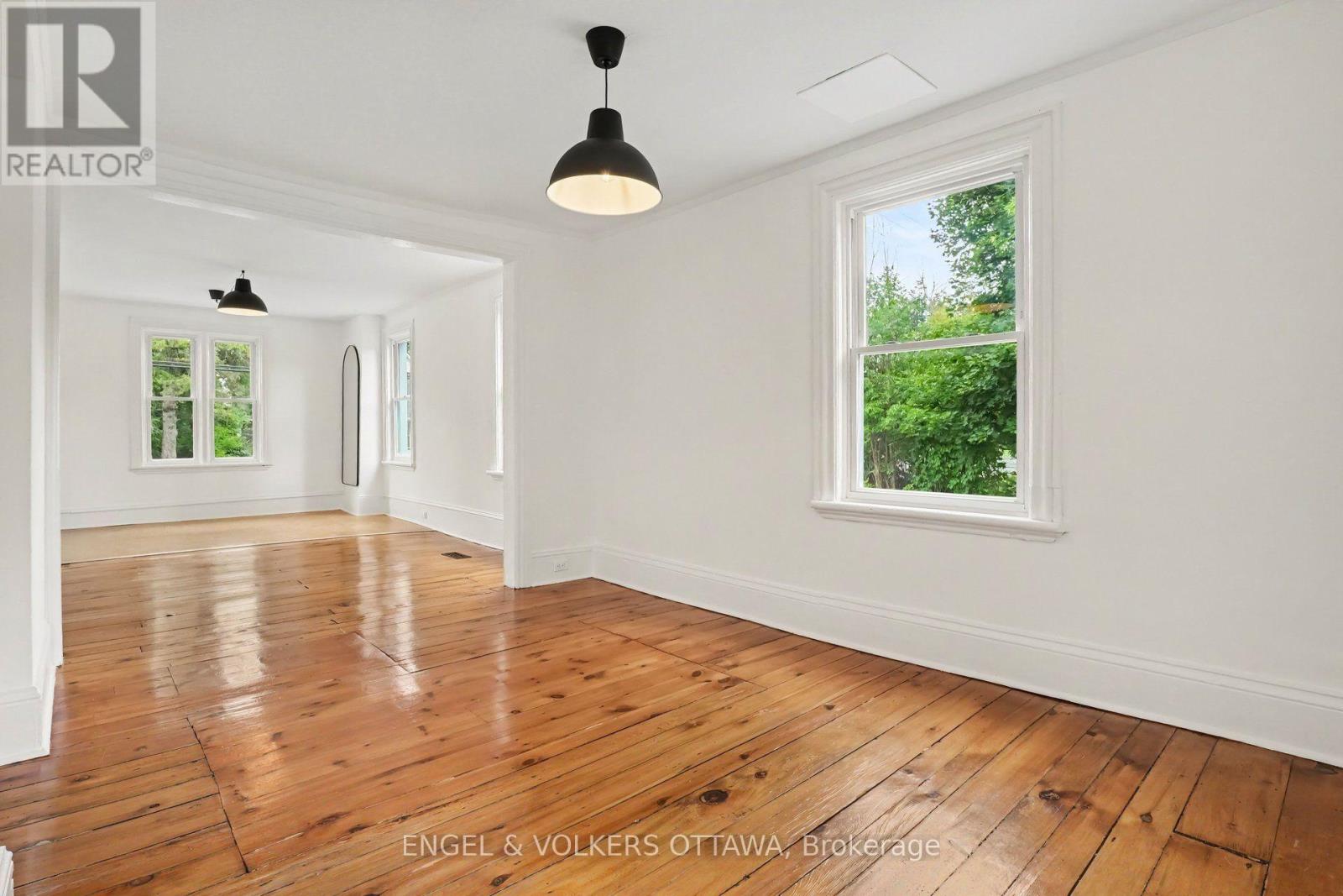 8169 Victoria Street Property Photo 9