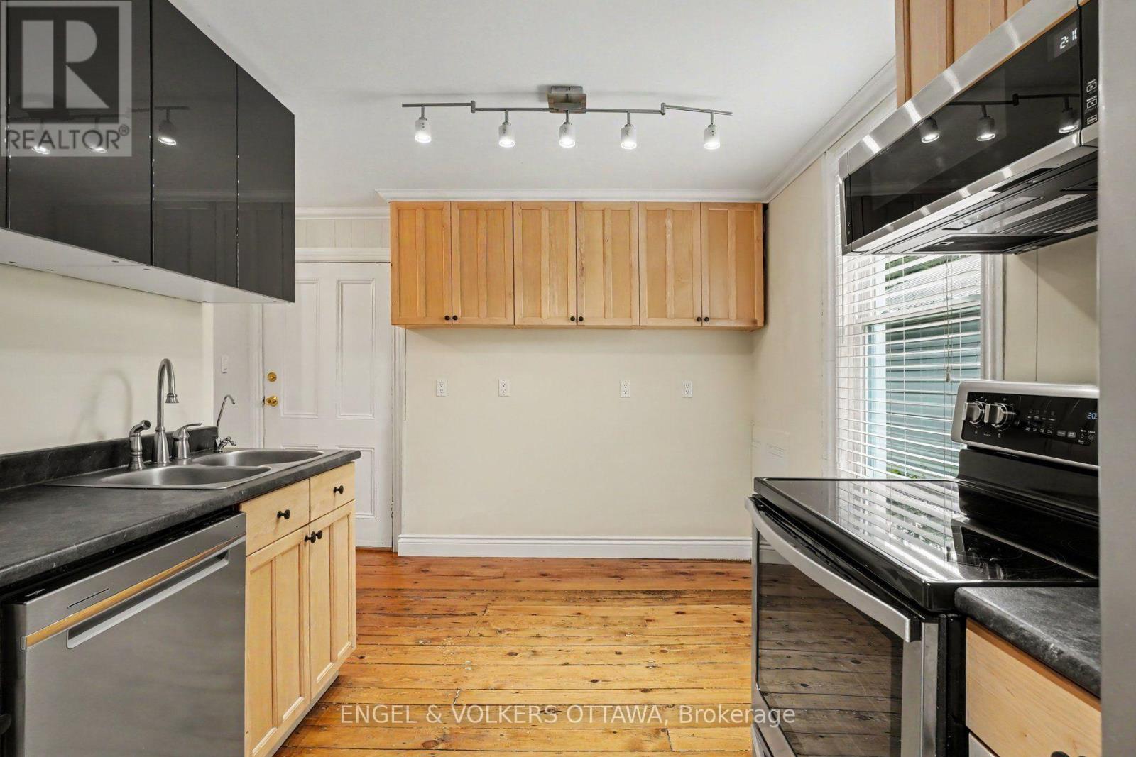 8169 Victoria Street Property Photo 10