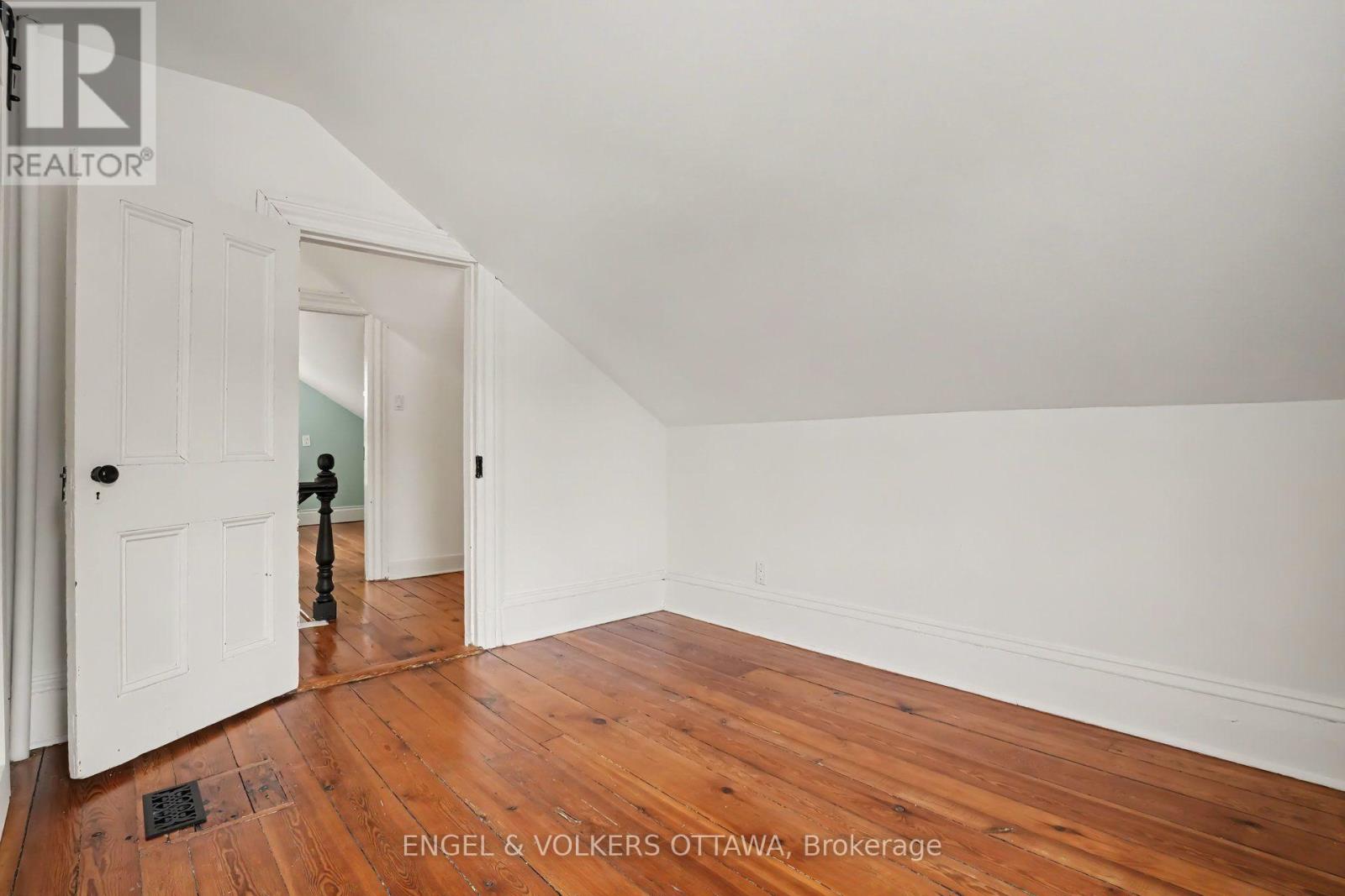 8169 Victoria Street Property Photo 23