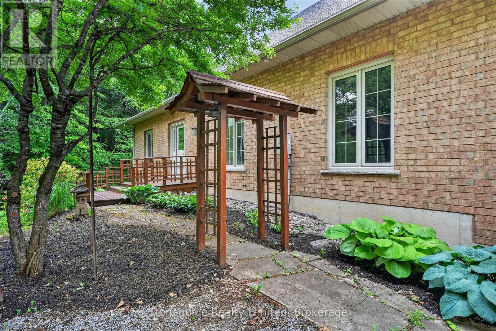 761 Cedarhurst Drive Property Photo 4