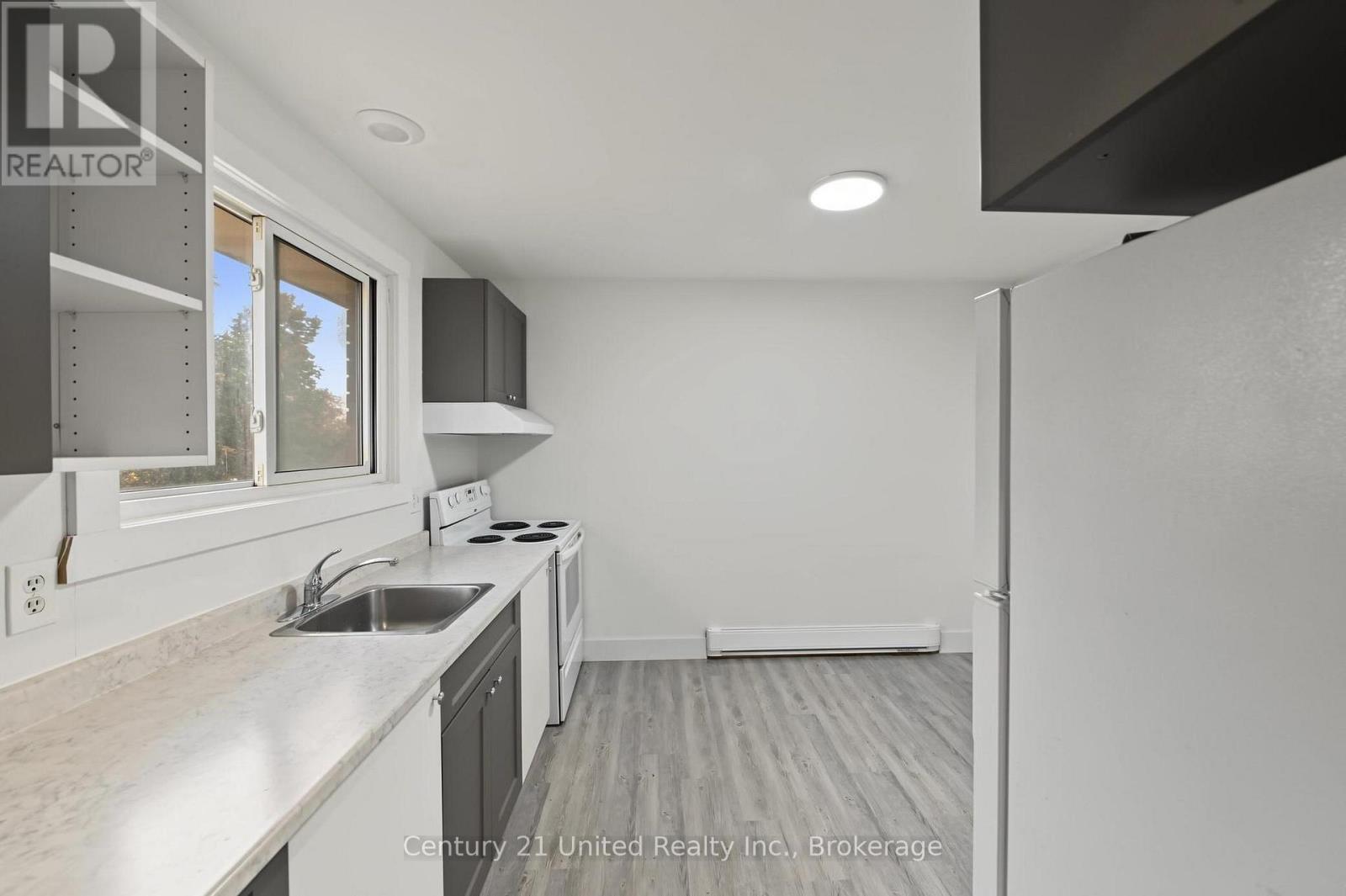 198 Aylmer Street N Property Photo 2