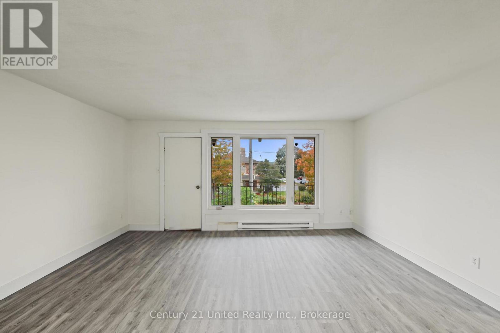 198 Aylmer Street N Property Photo 3