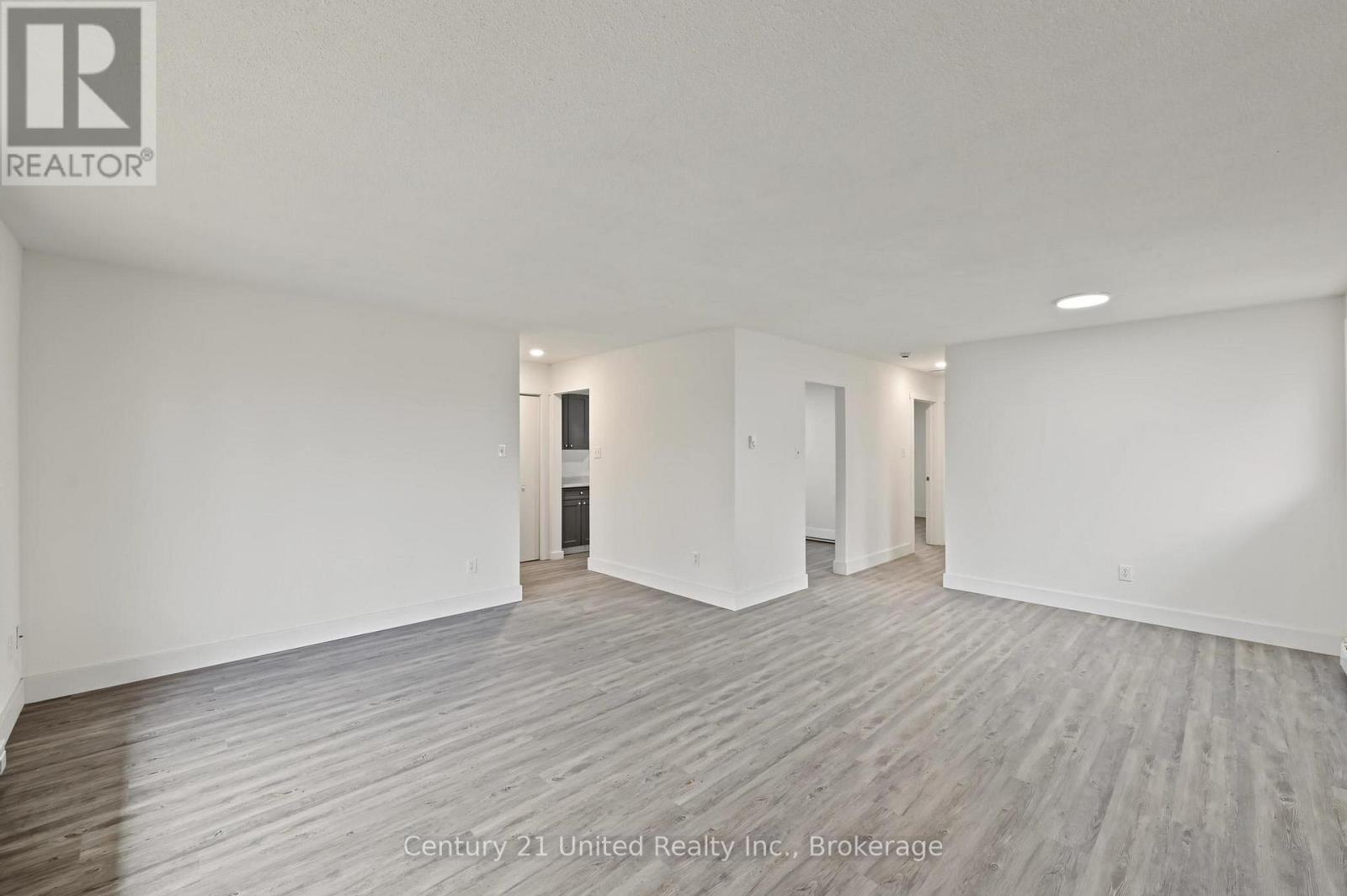 198 Aylmer Street N Property Photo 6
