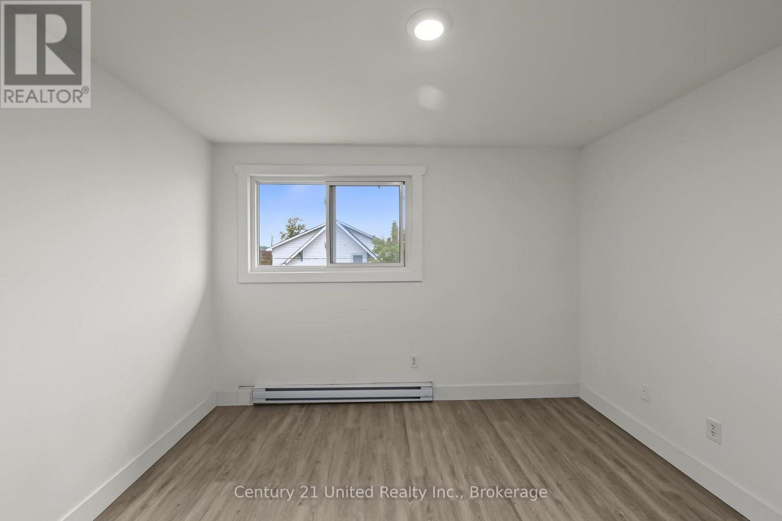 198 Aylmer Street N Property Photo 9